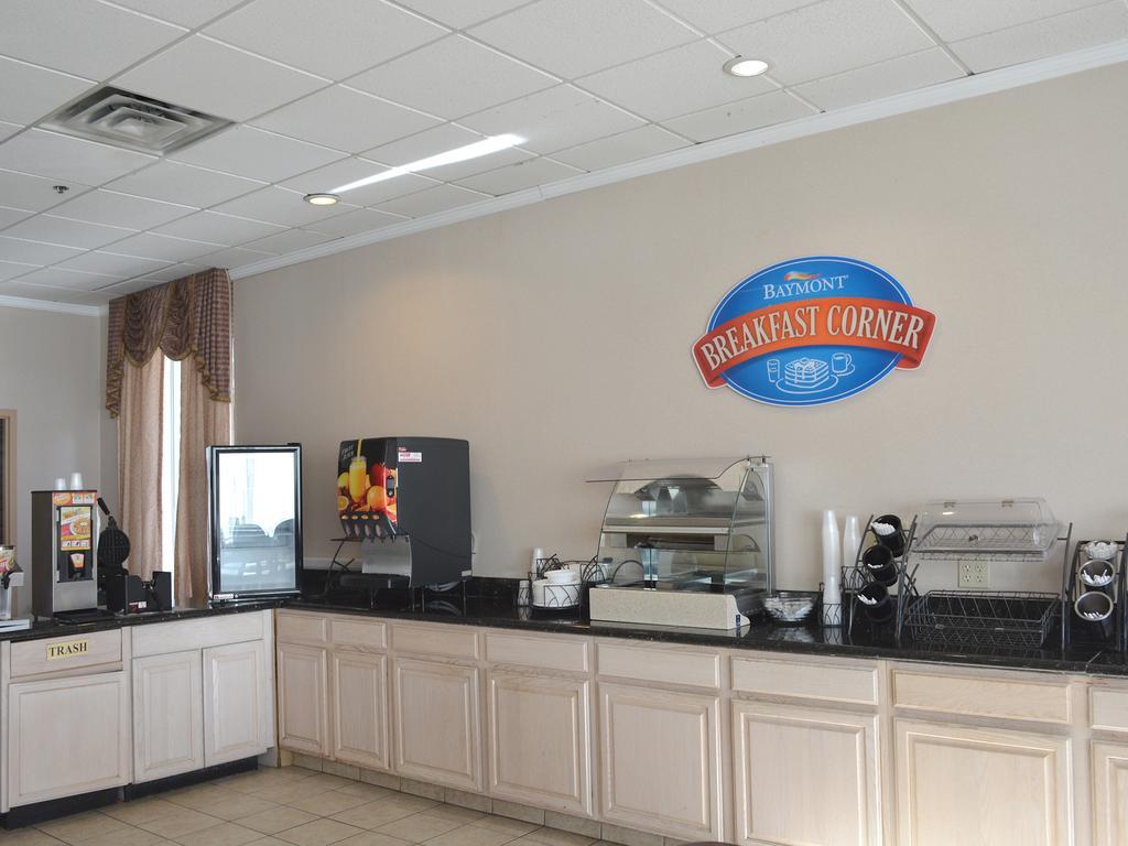 Hotel Baymont By Wyndham East Windsor Bradley Airport Exterior foto