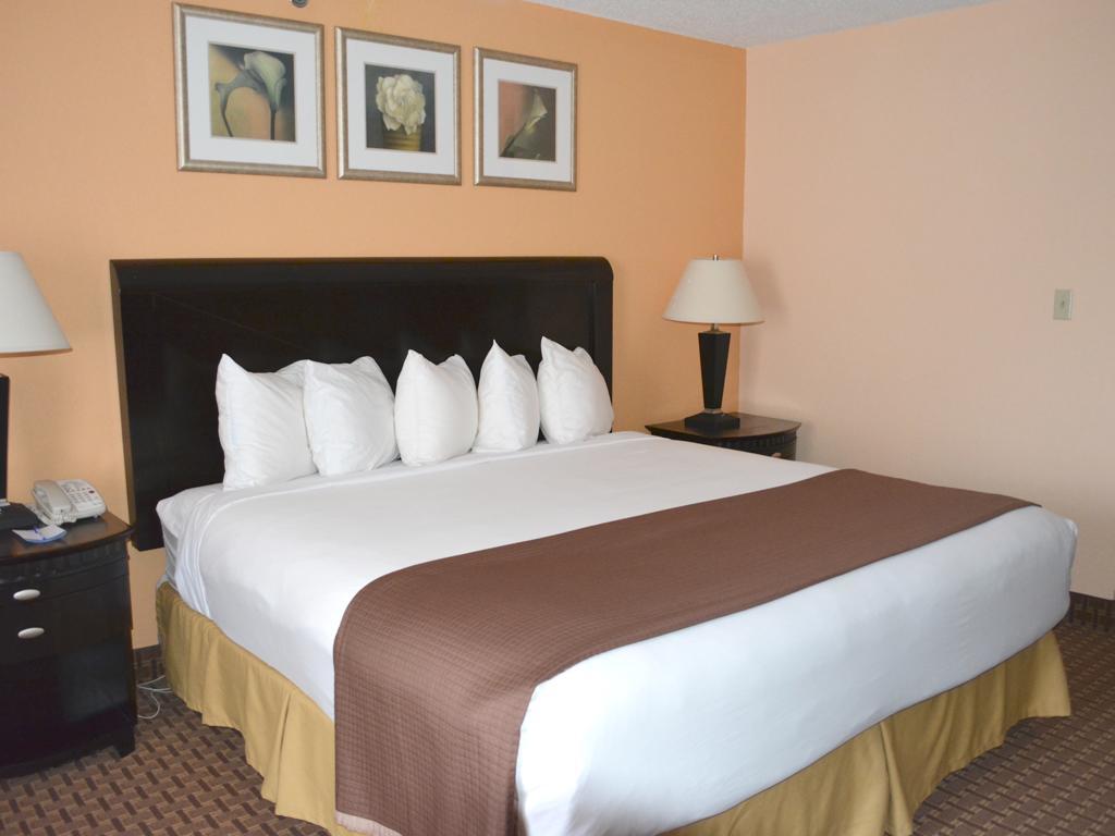 Hotel Baymont By Wyndham East Windsor Bradley Airport Exterior foto